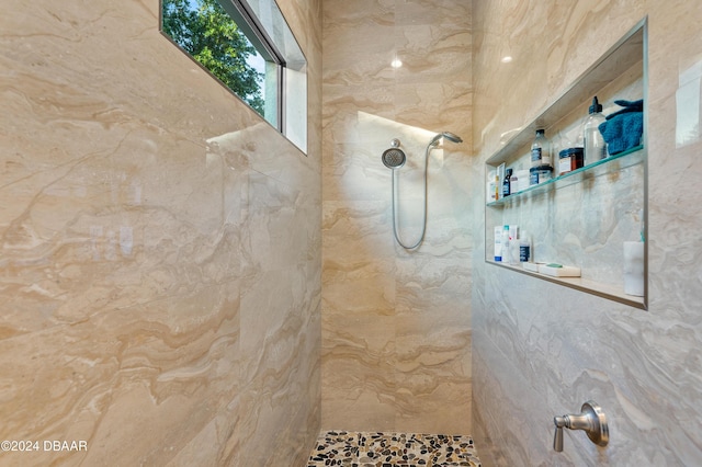 bathroom featuring a tile shower