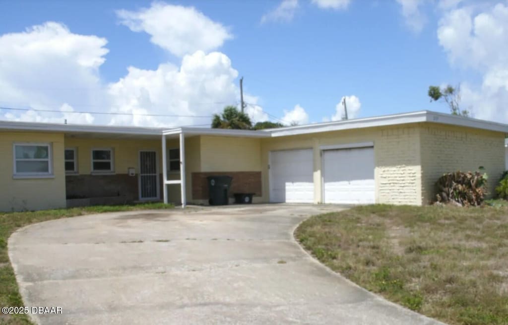 2537 W Coral Way, Daytona Beach, FL 32118 - photo 1