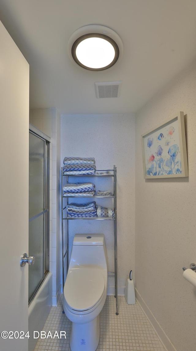 2625 S Atlantic Ave Unit 24Nw, Daytona Beach Shores, FL 32118 - full bathroom featuring tile patterned floors, shower / bath combination with glass door, toilet, and baseboards