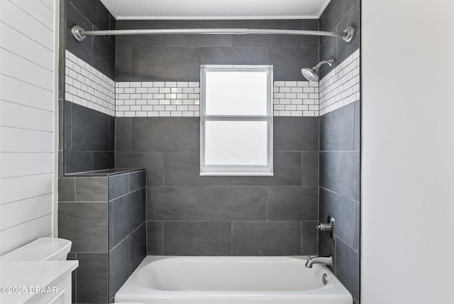 bathroom with vanity and tiled shower / bath