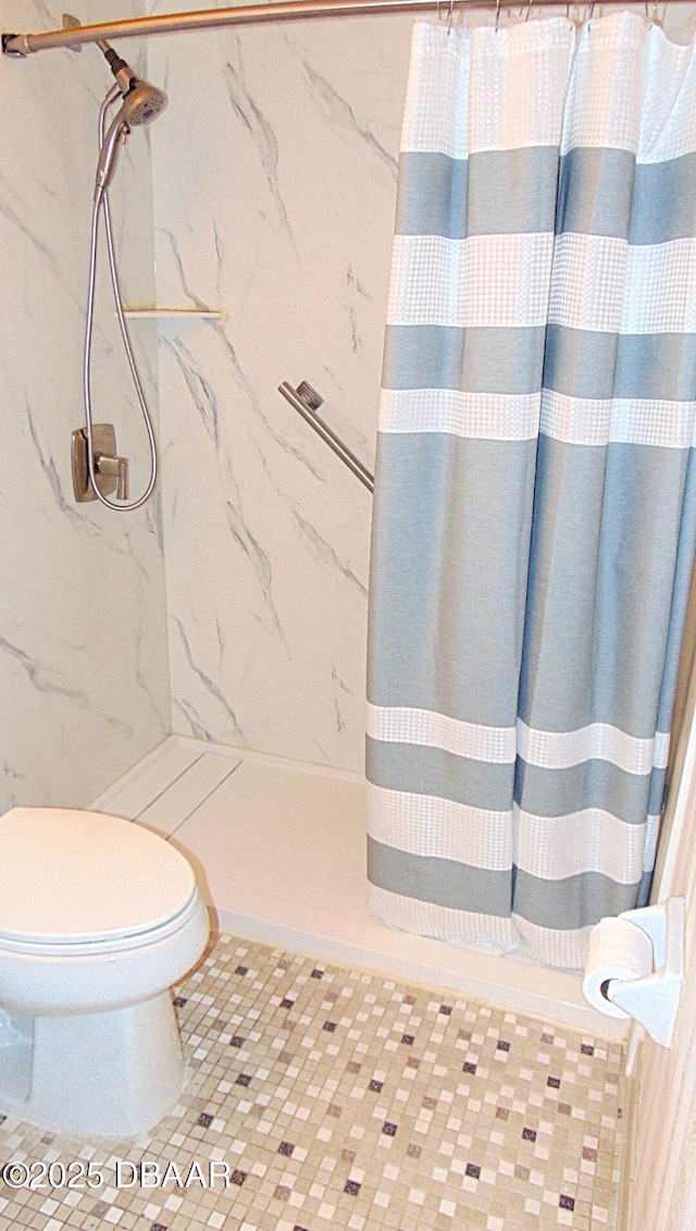 100 Silver Beach Ave Unit 710, Daytona Beach, FL 32118 - bathroom with curtained shower and toilet