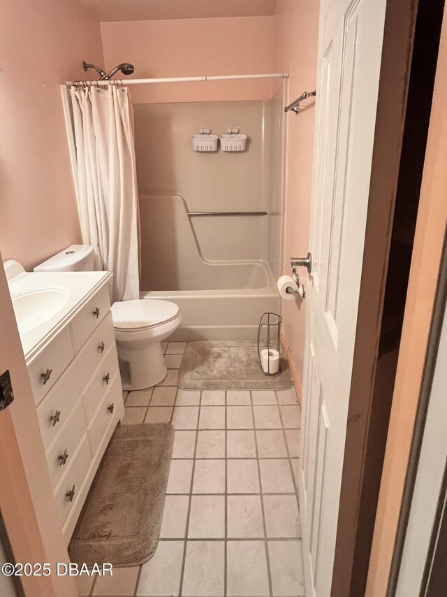 unfurnished room featuring ceiling fan and light hardwood / wood-style flooring