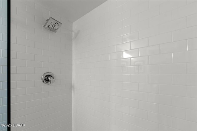 details with a tile shower