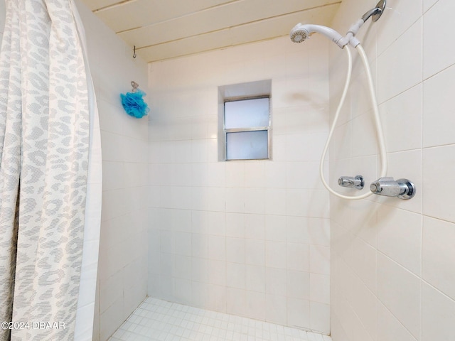 bathroom with curtained shower