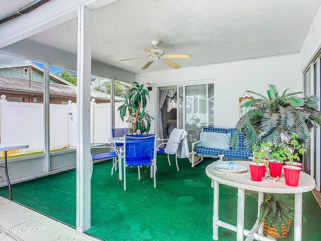 sunroom with ceiling fan