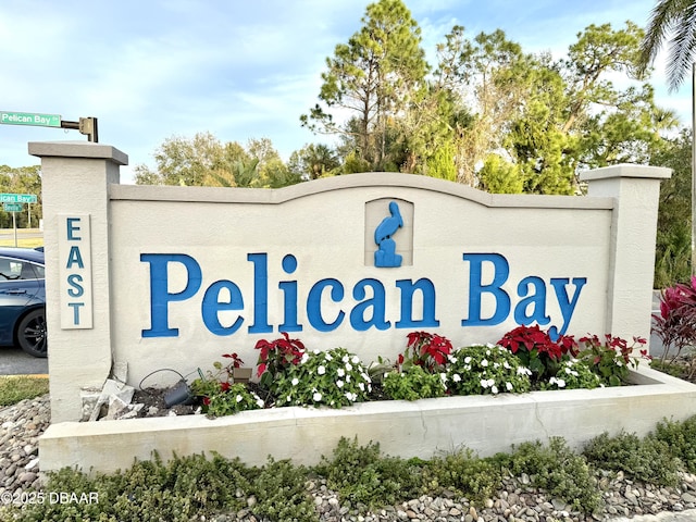 view of community / neighborhood sign