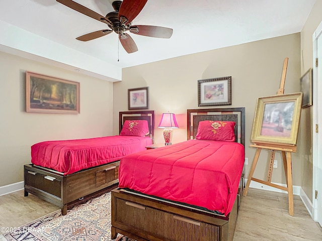 bedroom with ceiling fan