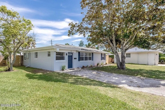 ranch-style home with a front yard