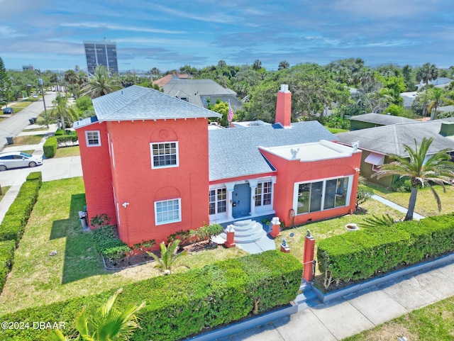 view of front of house with a front yard