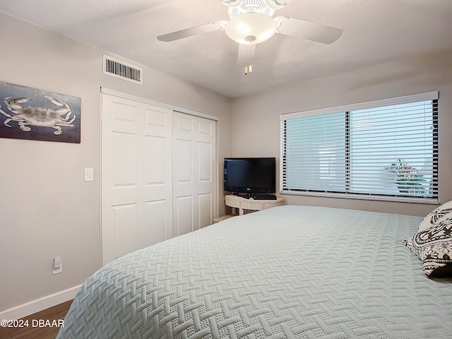 bedroom featuring a closet and ceiling fan