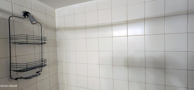 2700 N Atlantic Ave Unit 905, Daytona Beach, FL 32118 - full bathroom with tiled shower