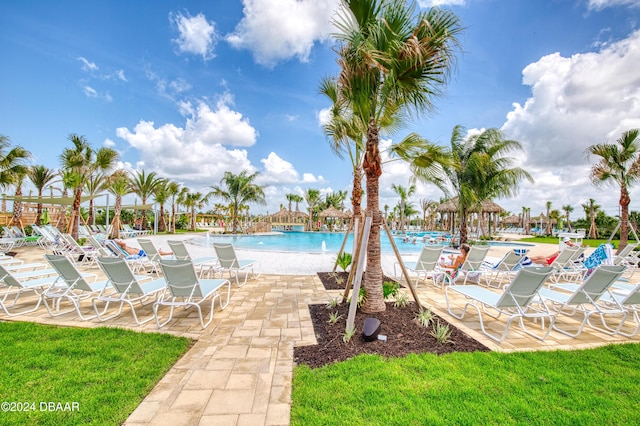 view of swimming pool featuring a yard