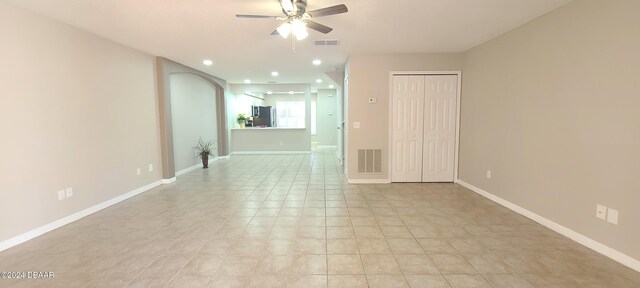 unfurnished room featuring light tile patterned floors and ceiling fan