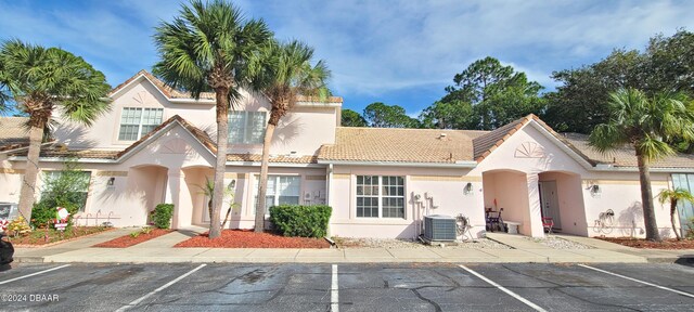 view of front facade featuring cooling unit