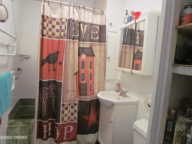 33 Hernandez Ave, Ormond Beach, FL 32174 - bathroom with vanity and curtained shower