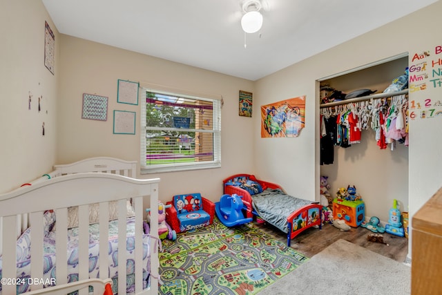 bedroom with a closet, wood-type flooring, and ceiling fan