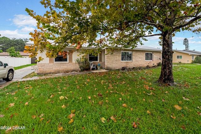 ranch-style home featuring a front yard