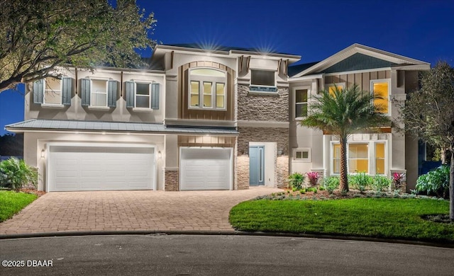 view of front of home featuring a garage and a front yard