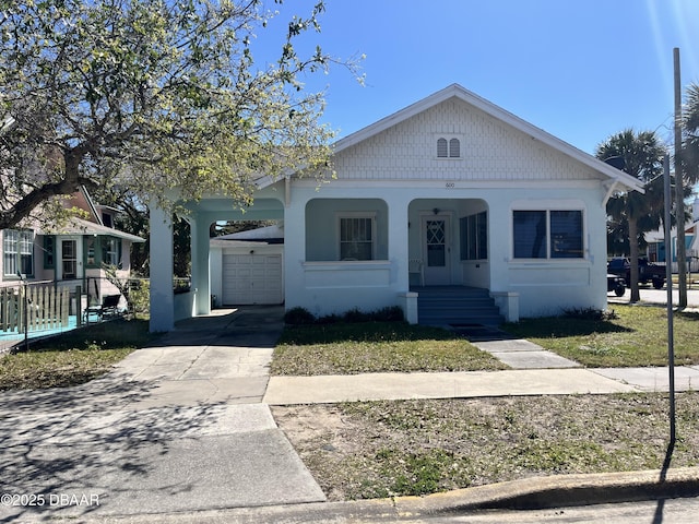600 5th Ave, Daytona Beach, FL 32118 - view of front facade with a porch, driveway, and stucco siding