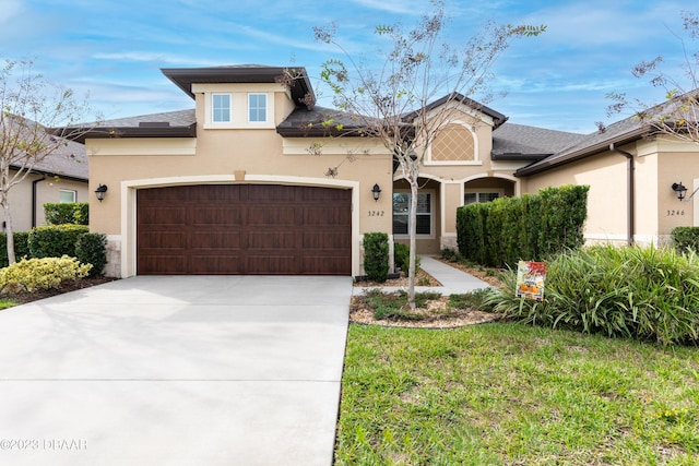 view of front of home featuring a front lawn