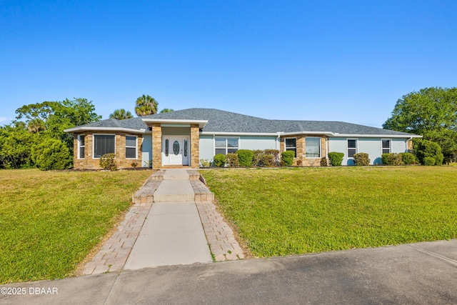 view of front of home featuring a front lawn