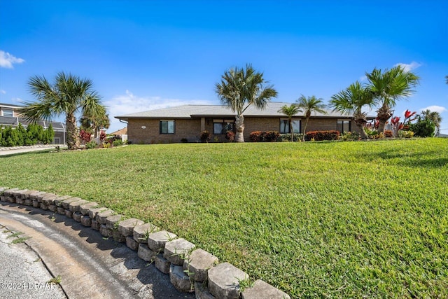 ranch-style home featuring a front lawn