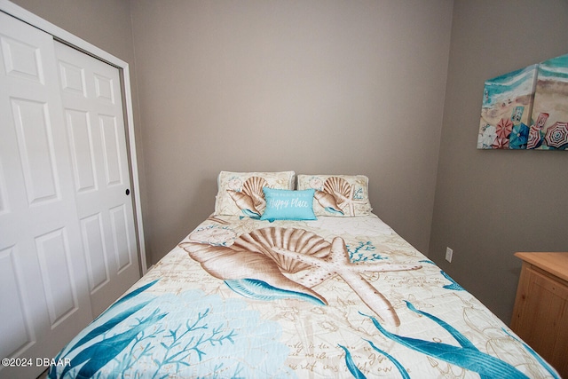 bedroom featuring a closet