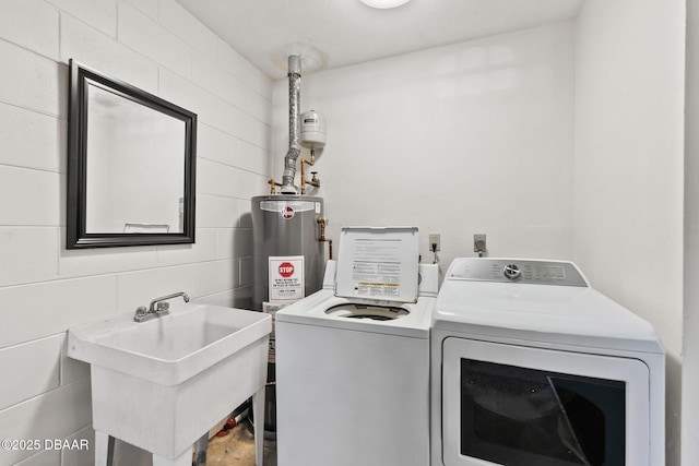 156 S Woodbridge Cir, Daytona Beach, FL 32119 - laundry room with independent washer and dryer