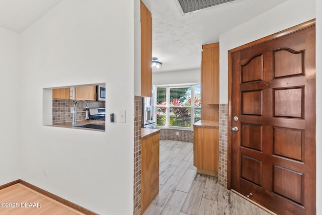 156 S Woodbridge Cir, Daytona Beach, FL 32119 - foyer featuring light wood-style floors and baseboards