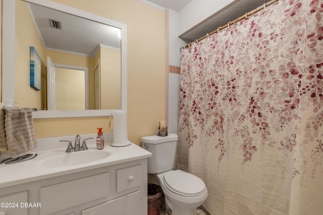 bathroom featuring a shower with curtain, vanity, and toilet