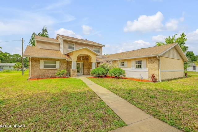 view of front of property featuring a front yard