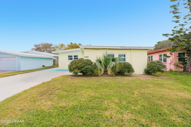 single story home with a front yard