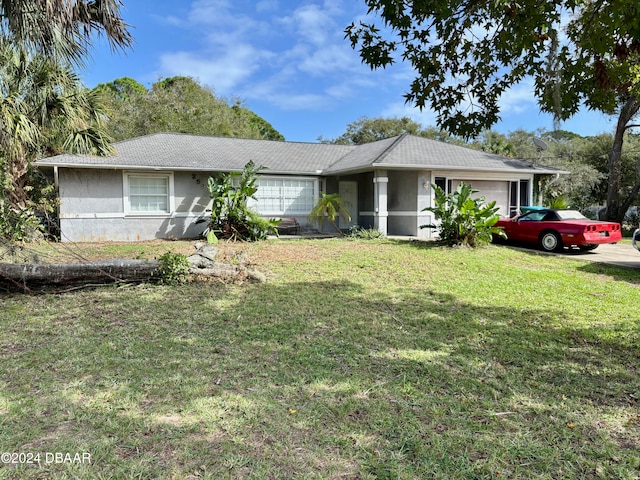 single story home featuring a front lawn