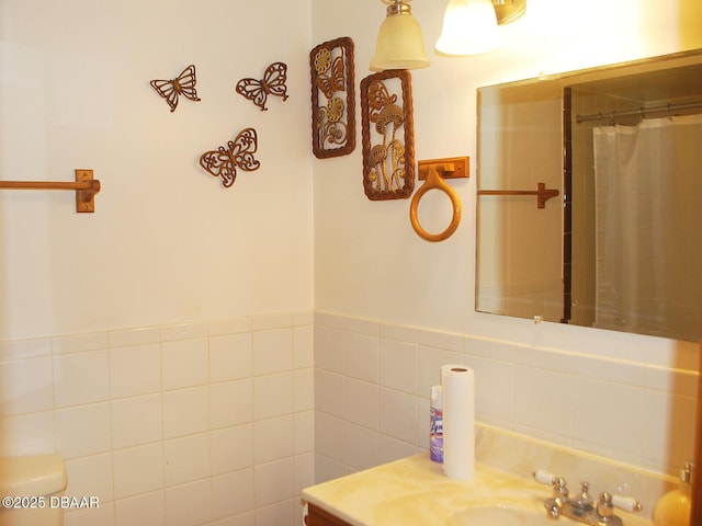bathroom with curtained shower and vanity