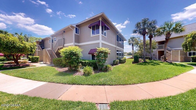 view of side of property featuring a lawn