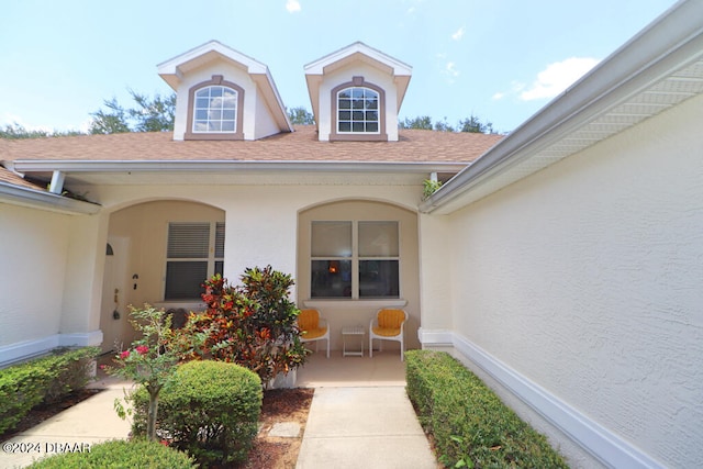 entrance to property featuring a patio