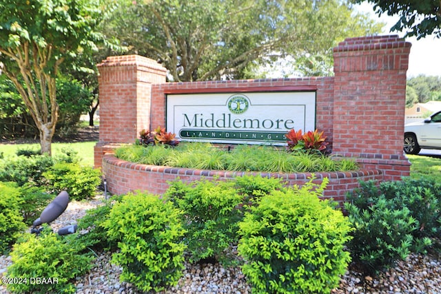 view of community / neighborhood sign