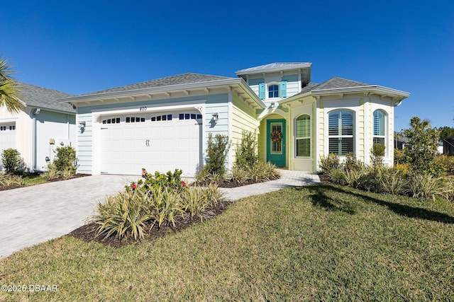 view of front of home featuring a garage and a front yard