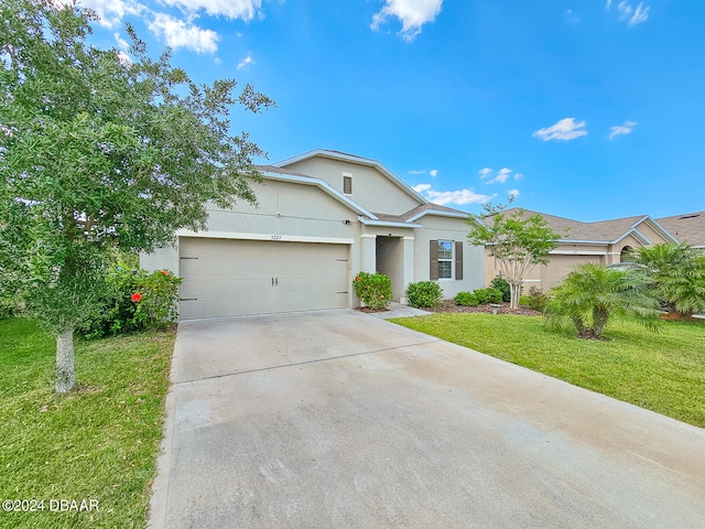 view of front of house featuring a garage and a front yard