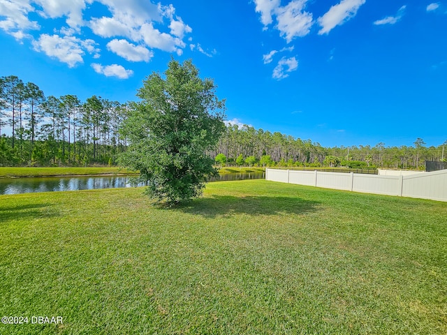 view of yard featuring a water view