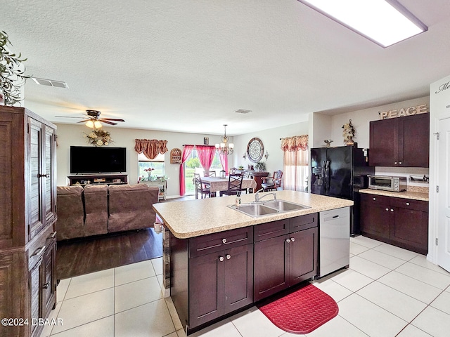 kitchen with a kitchen island with sink, sink, light hardwood / wood-style floors, dishwasher, and ceiling fan with notable chandelier