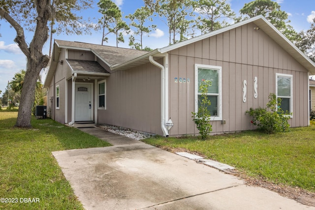 2835 Nordman Ave, New Smyrna Beach, FL 32168 - view of front of property with a front yard