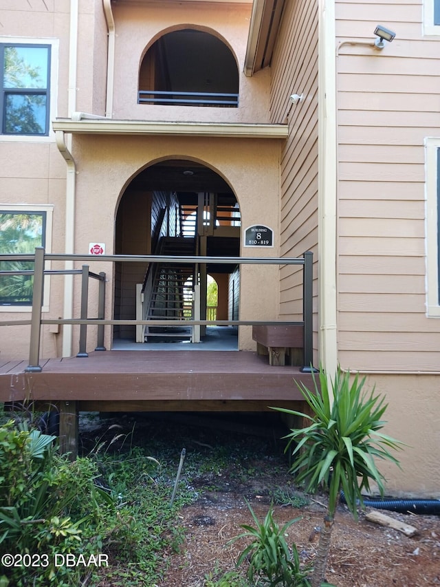 property entrance featuring a wooden deck