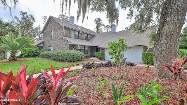 view of front of property featuring a front yard and a garage