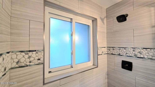 8 Tarpon Ave, Ormond Beach, FL 32176 - bathroom view of a tile shower
