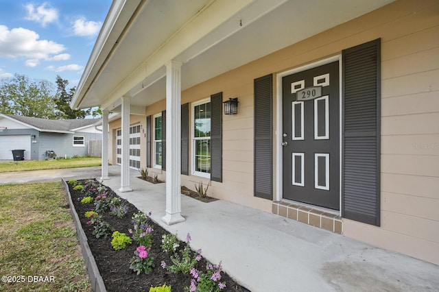 property entrance featuring a porch