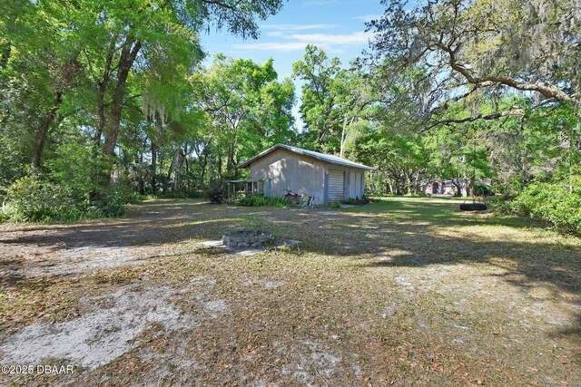 view of yard featuring a fire pit
