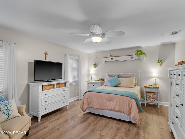 bedroom featuring light hardwood / wood-style floors and ceiling fan