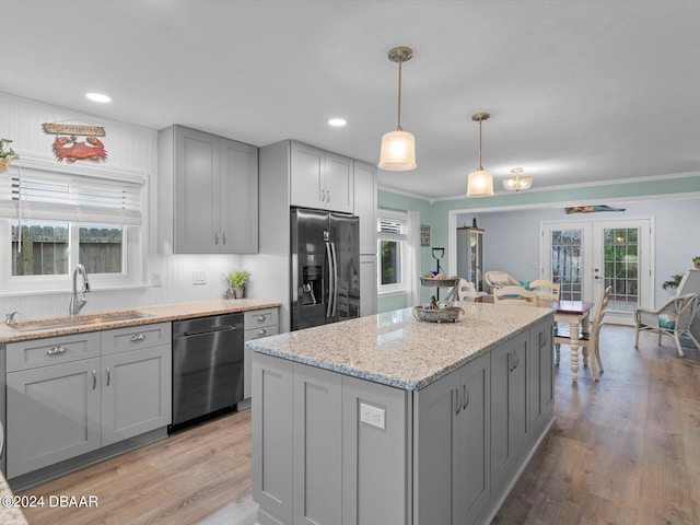 kitchen featuring light hardwood / wood-style floors, appliances with stainless steel finishes, sink, and gray cabinetry