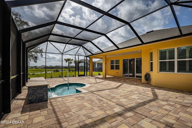 300 Blue Starfish Pl, Daytona Beach, FL 32124 - outdoor pool featuring a patio area, a jacuzzi, and a lanai
